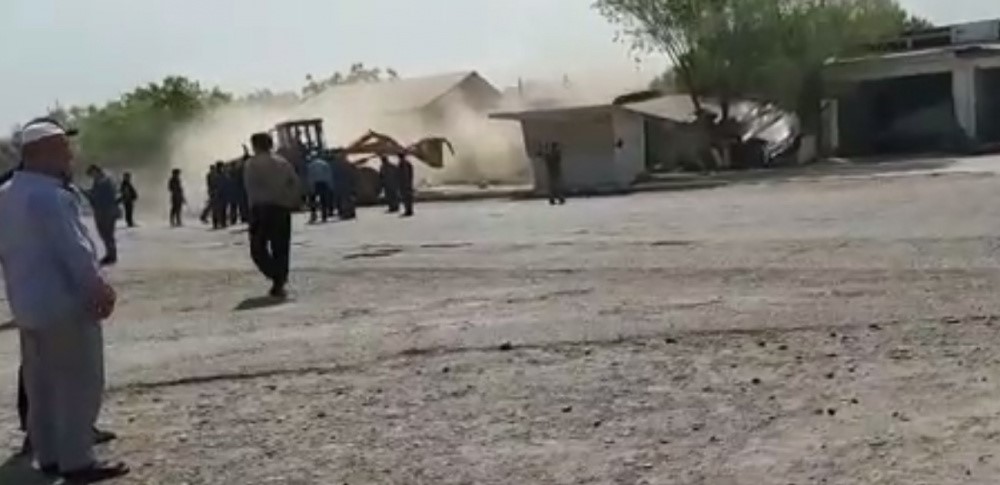 Эвакуированные жители села Арка обращаются к властям с просьбой помочь вернуться в свои дома